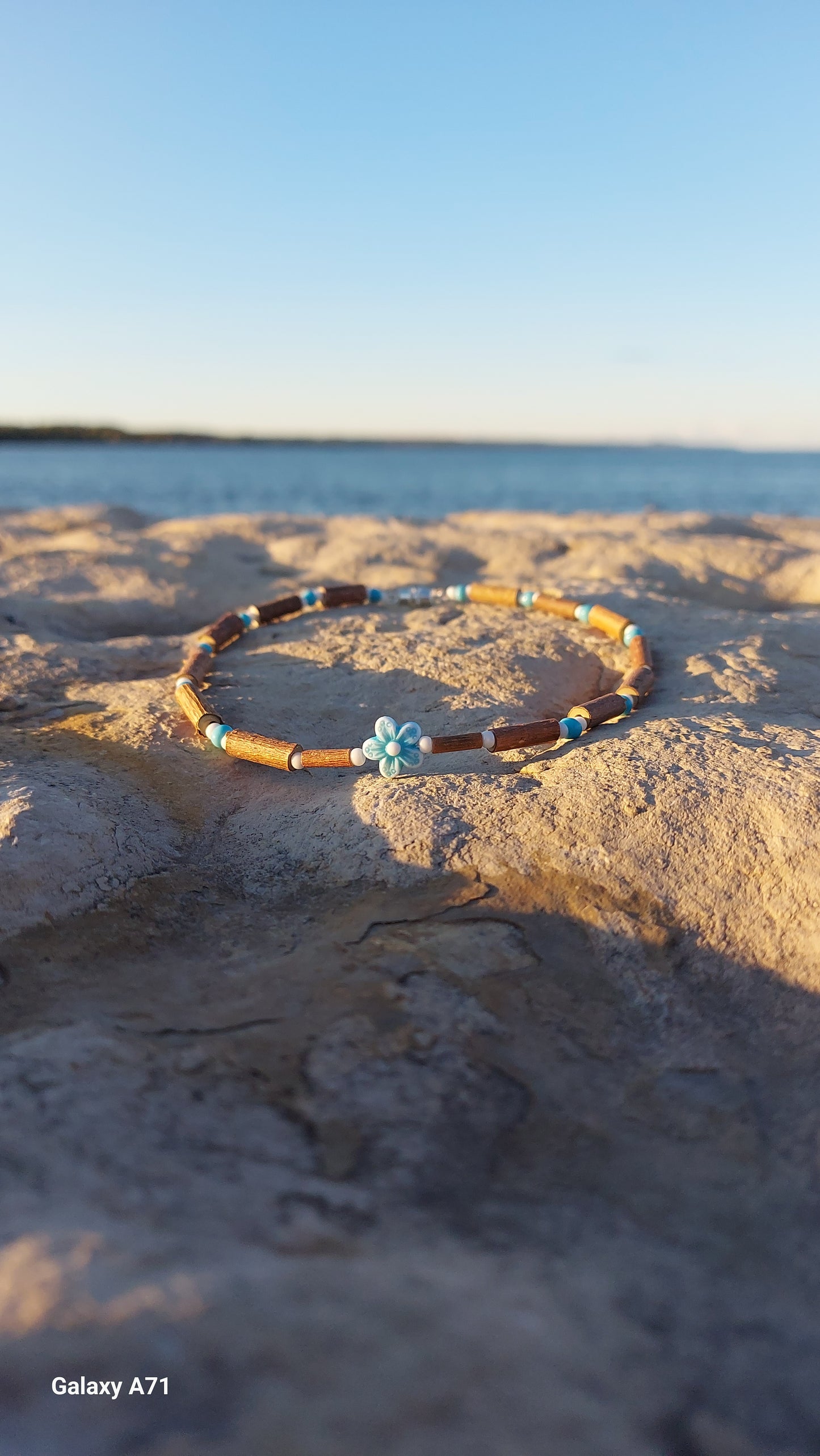 Hazelwood and blue flower necklace 